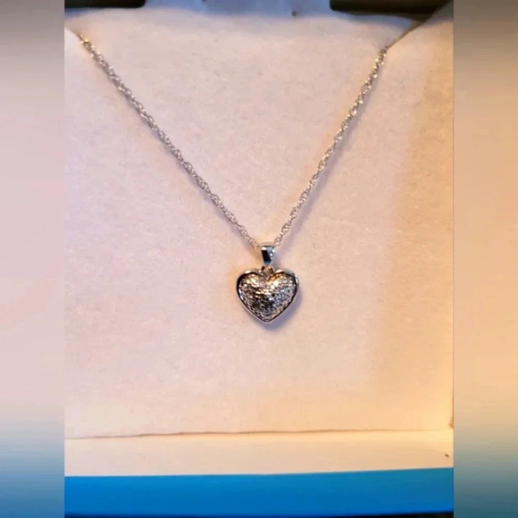 Silver Heart Pendant Necklace - Picture 1 of 5